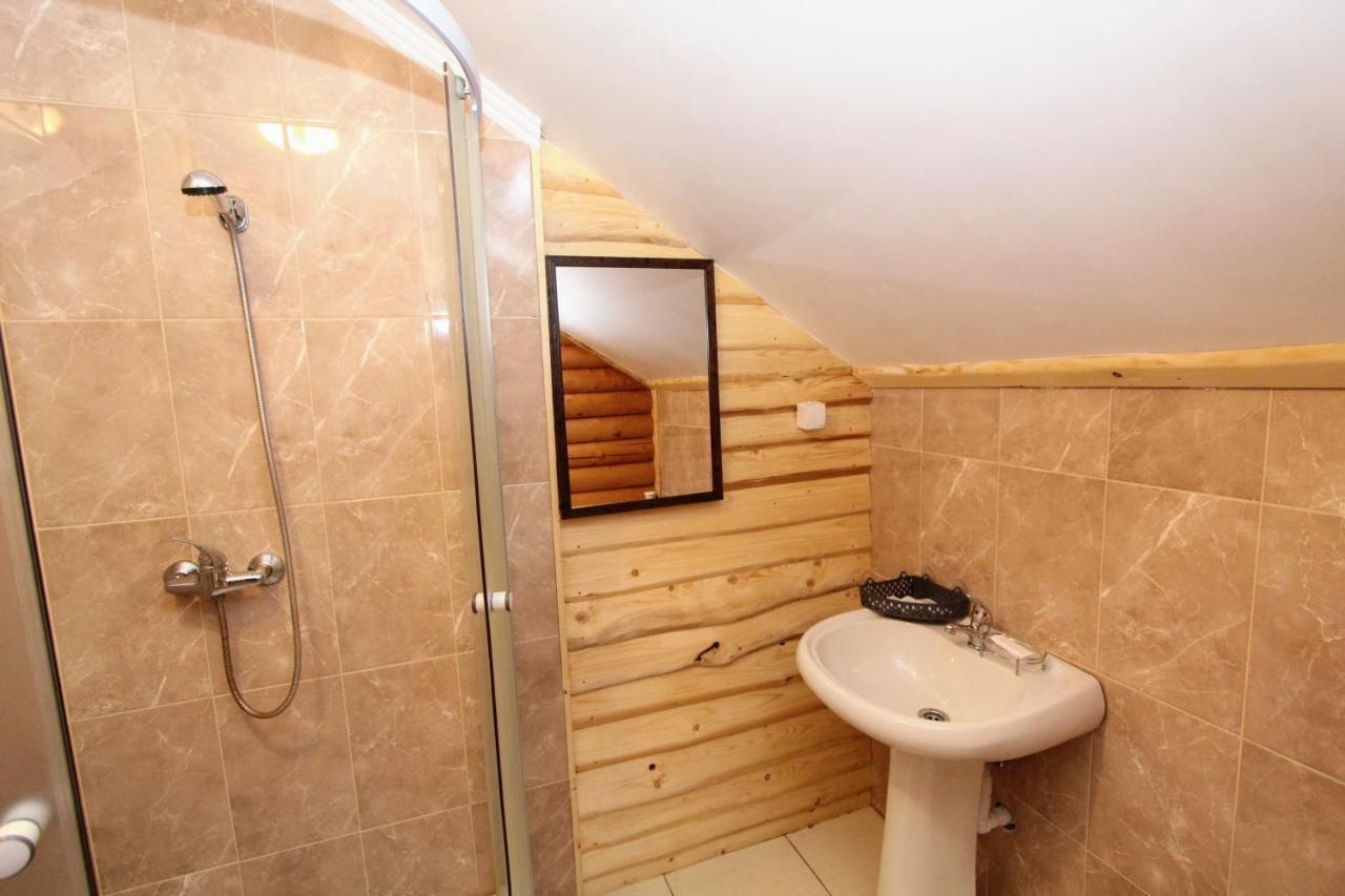 Мала Одеса Hotel Yablunytsya Exterior photo