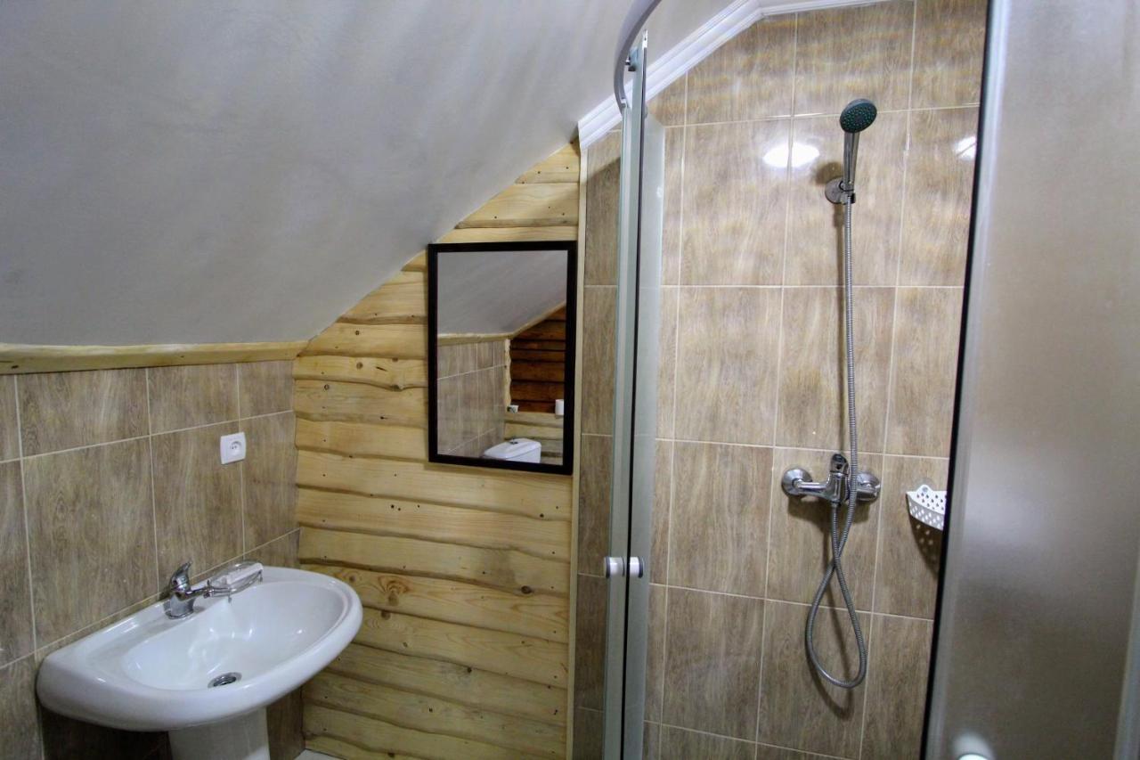 Мала Одеса Hotel Yablunytsya Exterior photo